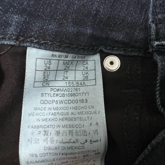 GUESS Dark Wash Sarah Medium Rise Skinny Jean - Size 24 - Picture 11 of 12